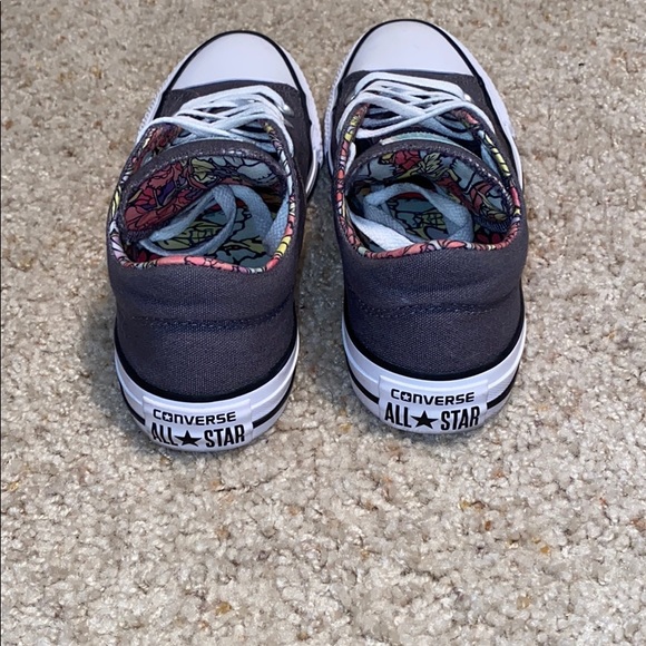 SOLD Converse - Picture 4 of 6